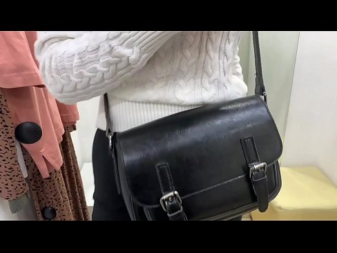 ❤️ Masturbasyon piblik nan jenn femèl FeralBerry ak yon gode nan sal la Fitting ️❌ Videyo fout nan nou % ht.teenactivewear.ru% ️❤